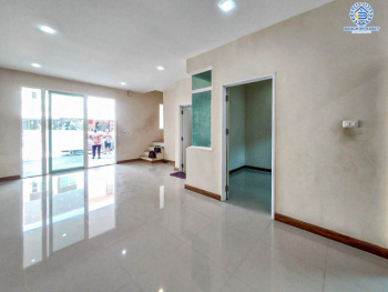 ทาวน์เฮ้าส์มือสองย่านสมุทรสาคร ม.โกลเด้นทาวน์ พระราม2 เนื้อที่มากถึง 21.2 ตร.ว. ฟังก์ชันจัดเต็มถึง 4 ห้องนอน 3 ห้องน้ำ 2 ที่จอดรถ บนทำเลเยี่ยม เชื่อมต่อถ.พระราม 2, ถ.กาญจนาภิเษก ใกล้บิ๊กซี, เซ็นทรัลพระราม 2 และทางด่วน "พระราม 2"